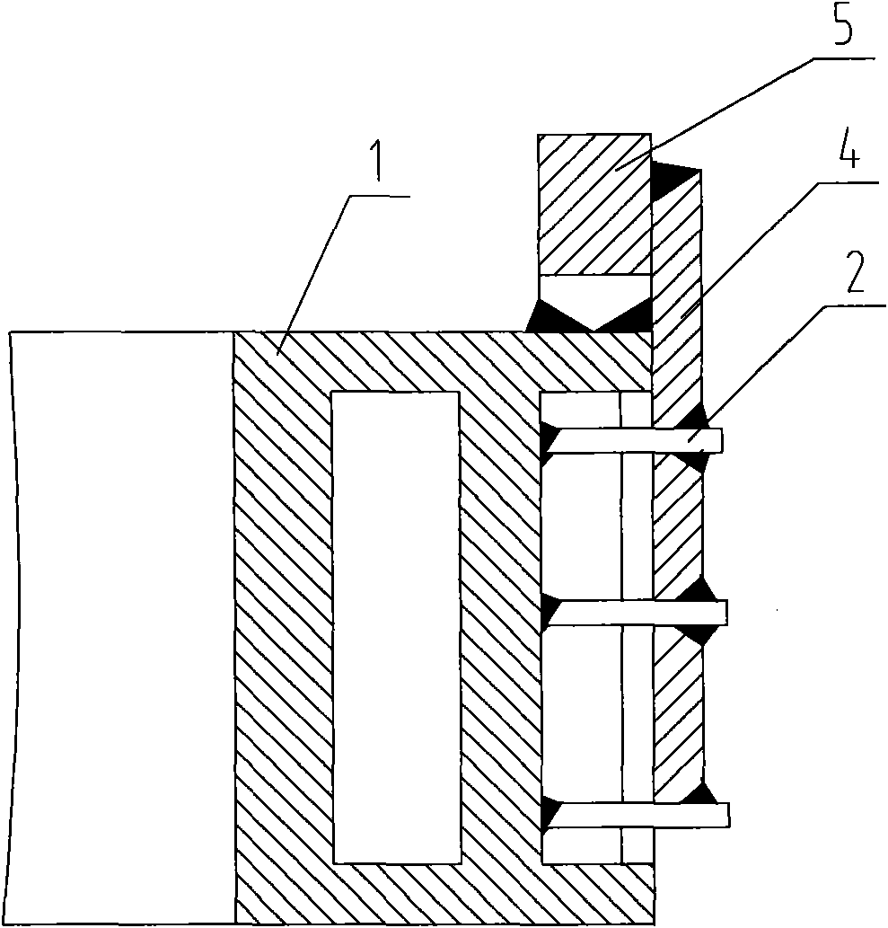 On-line repairing method for fractured upper beam for hydraulic press casting and structure reinforcing device