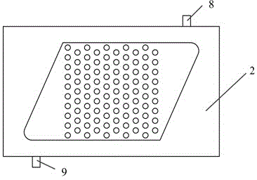 Self-heating staggered-arrangement micro-boss array type alcohol reforming device