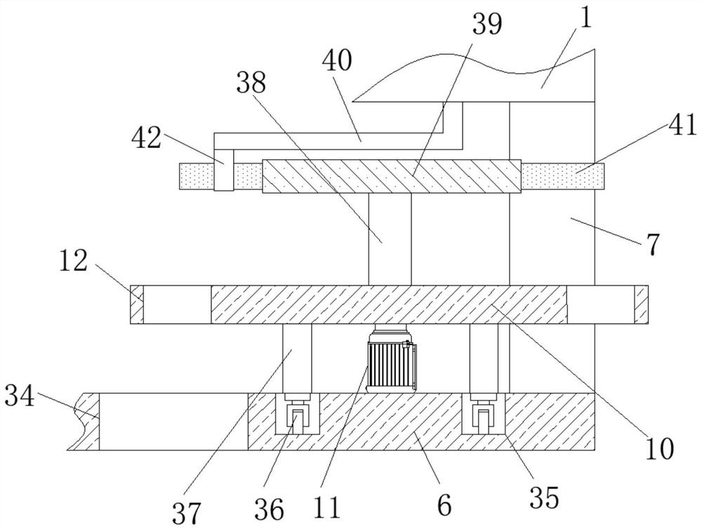 Raw material feeding device of environment-friendly food-grade cosmetic packaging hose production equipment