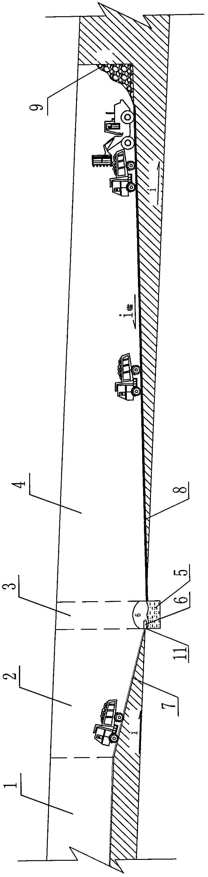 Adverse slope excavating construction method of large-section tunnel in water-rich tunnel section