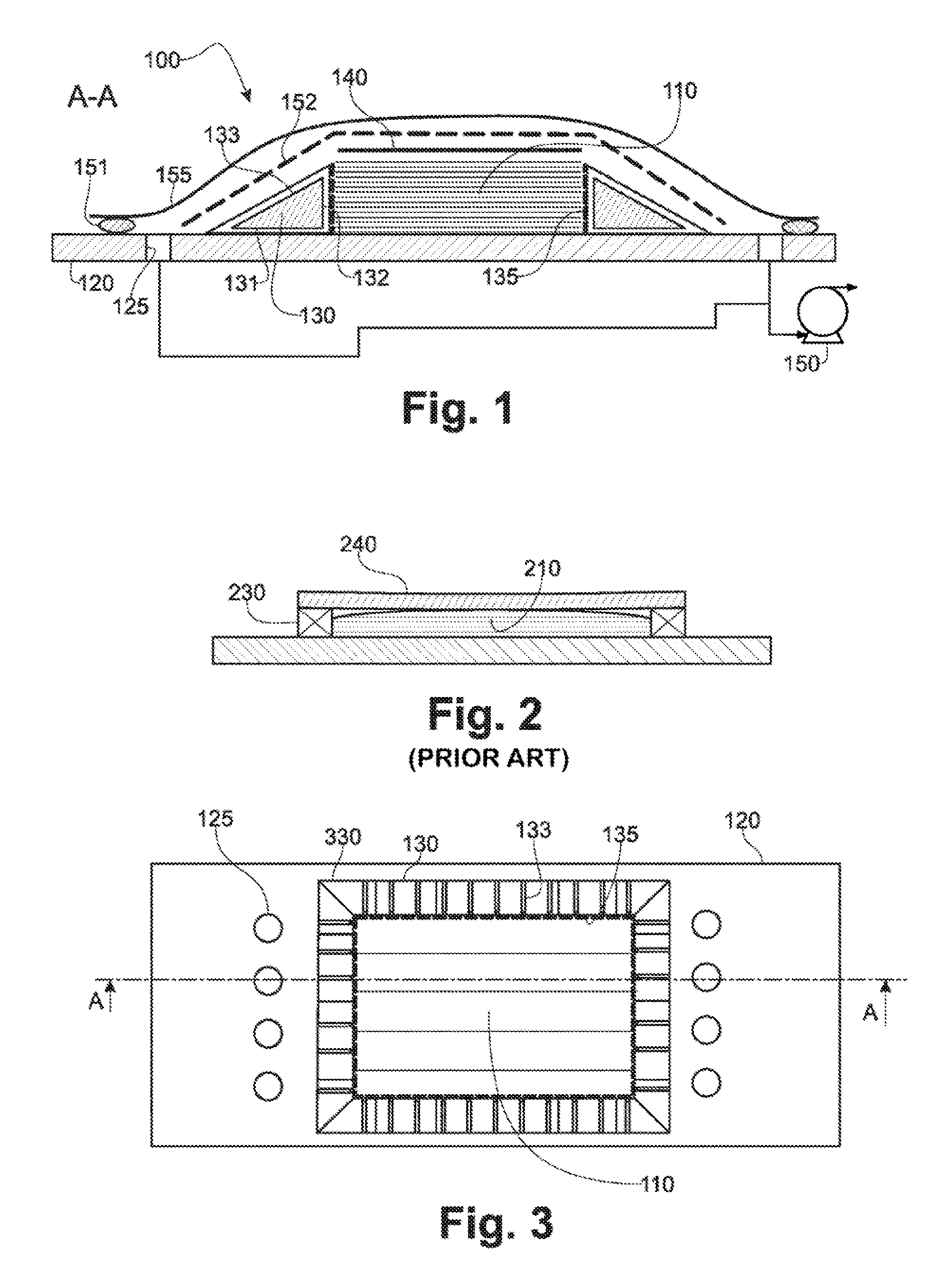 Method and device for compacting and consolidating a thick composite panel having a thermoplastic matrix