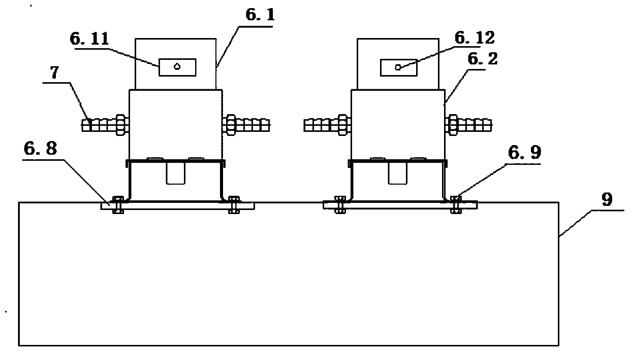 Anti-interference integrated microwave heating element used in vacuum state