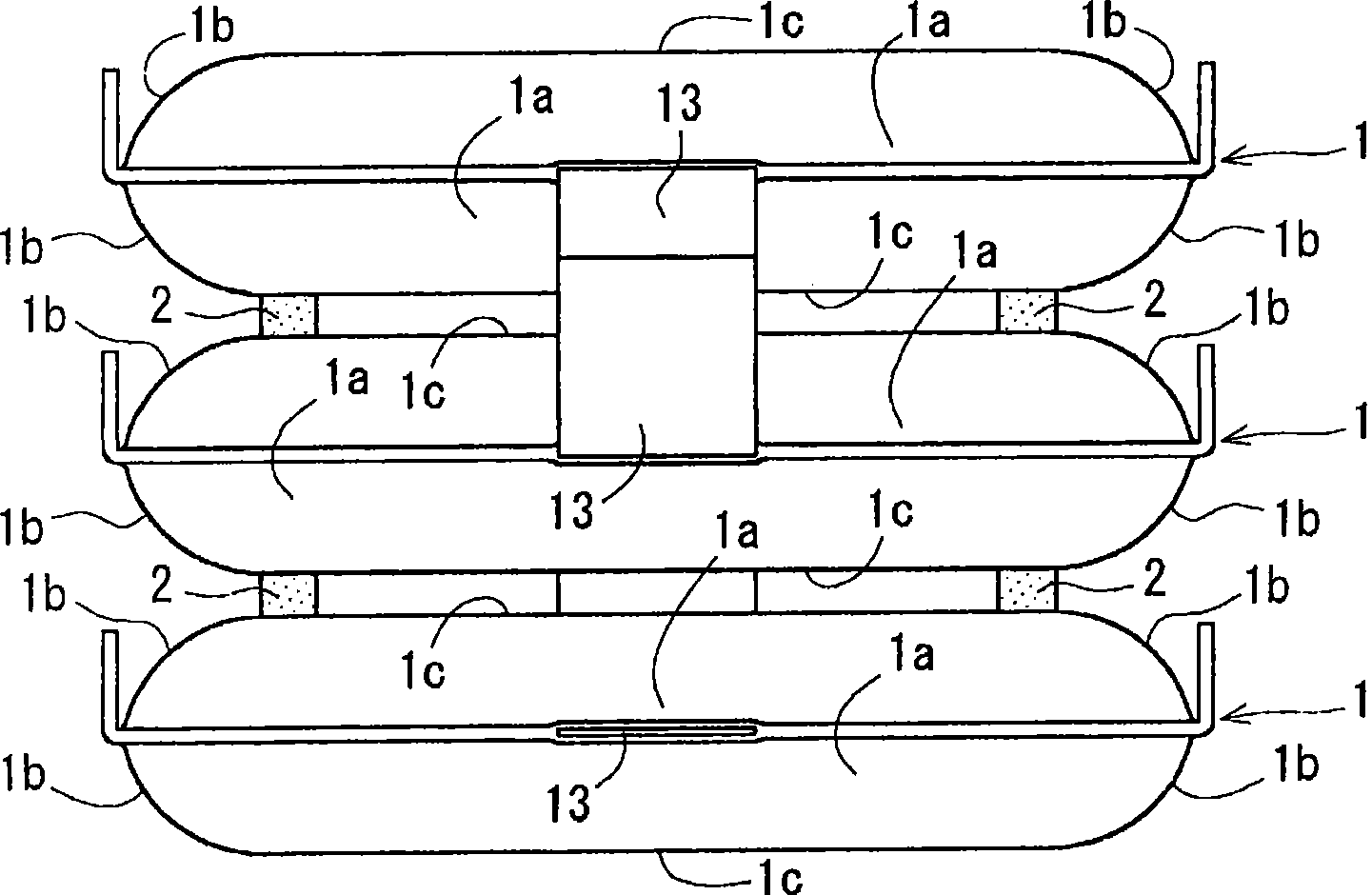 Assembled battery formed by stacking a plurality of flat cells