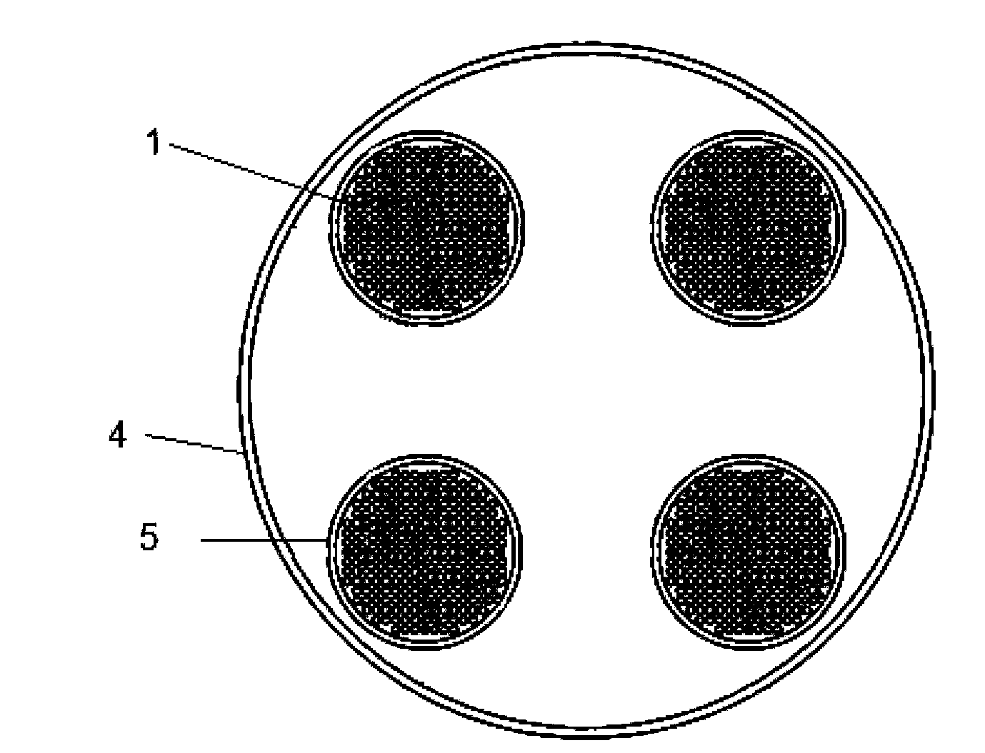 Isothermal fixed bed reactor loading catalyst among heat exchange tubes