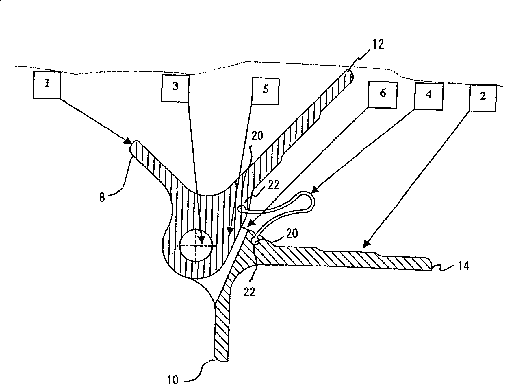 Covering device for a hinge of an aircraft