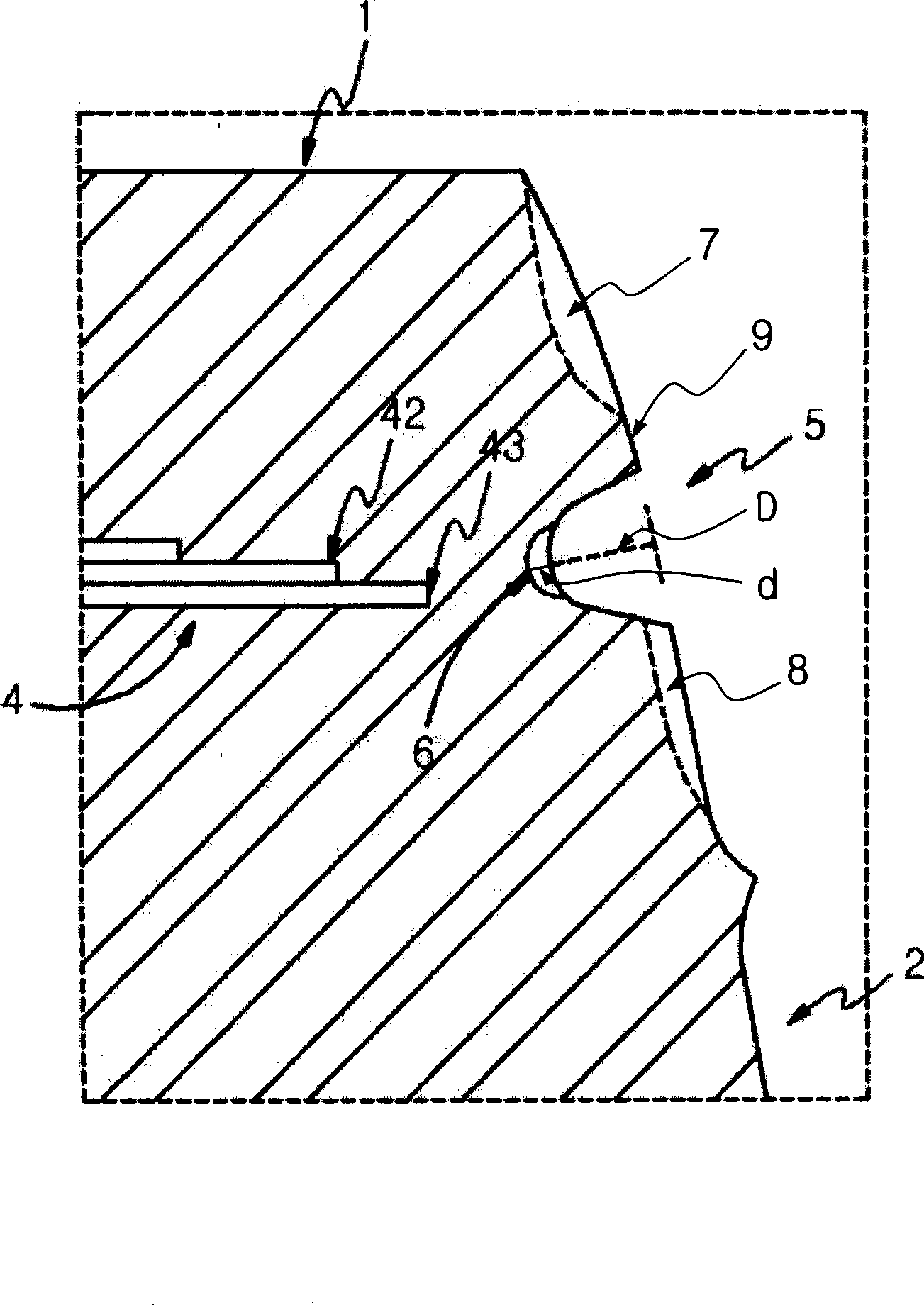 Tyre with heat radiation slot formed on the tyre shoulder for automobile