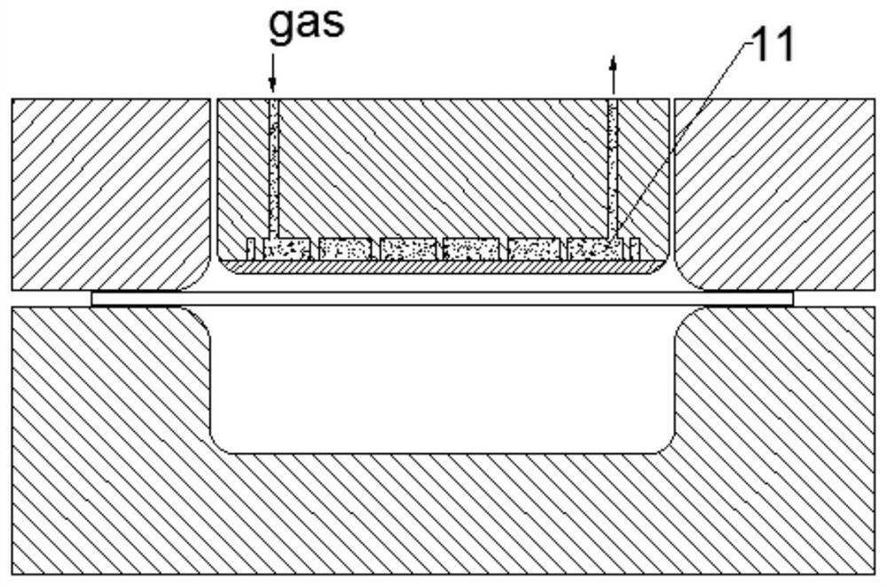 A mold for in-mold rapid forming and quenching