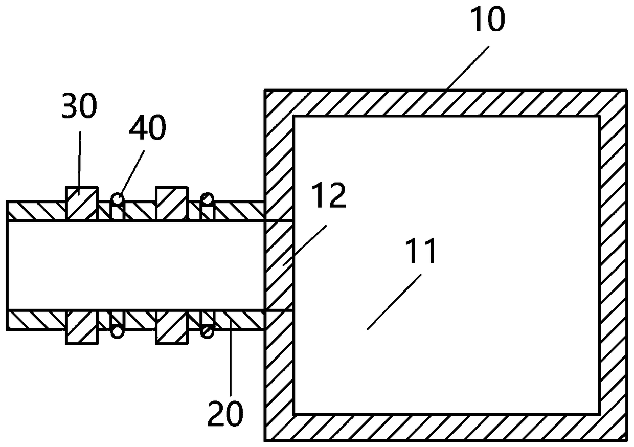 Plastic injection molding device with cooling and cleaning functions