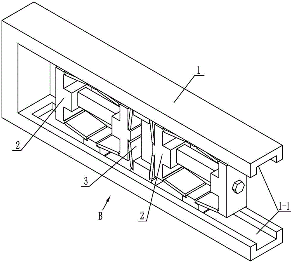 An Internally Driven Passively Clamped Piezoelectric Actuator