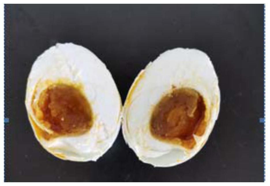 Making method of low-salt baked salted eggs