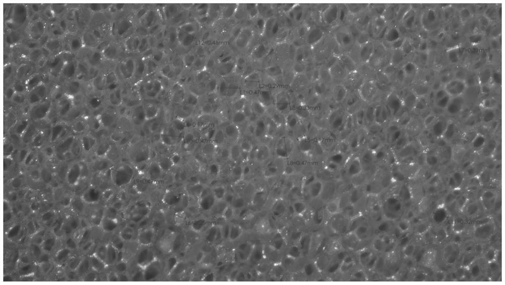 Modified polyurethane foam and method for preparing low-density luneberg lens by using the same