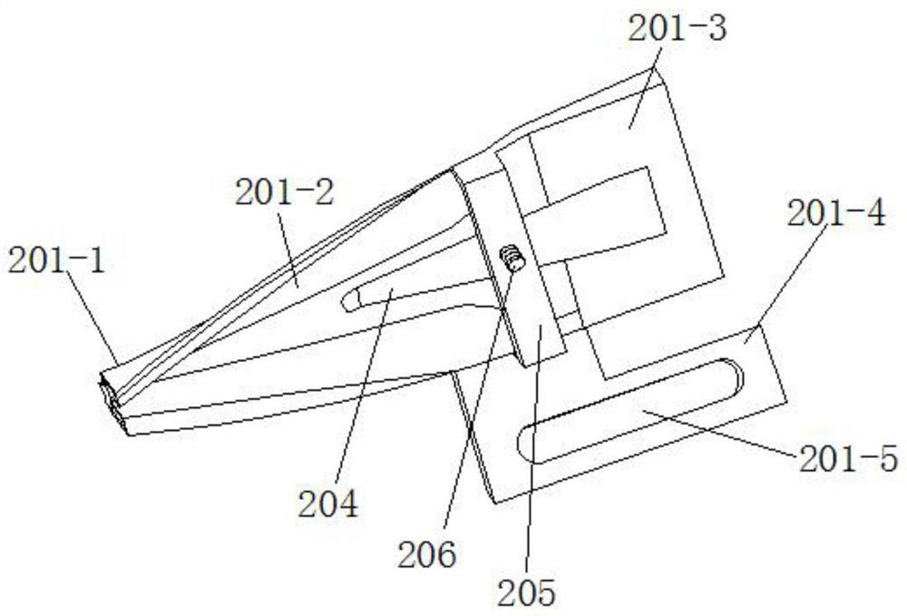 Sewing device and sewing method for solving fluffing and scattering problems during jean seam splicing