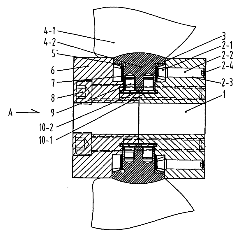 Gear drive type blade pitch regulating mechanism and blade pitch regulating method