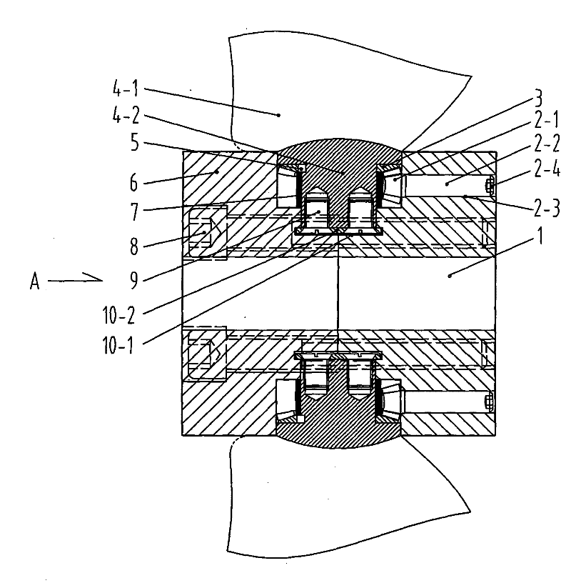 Gear drive type blade pitch regulating mechanism and blade pitch regulating method