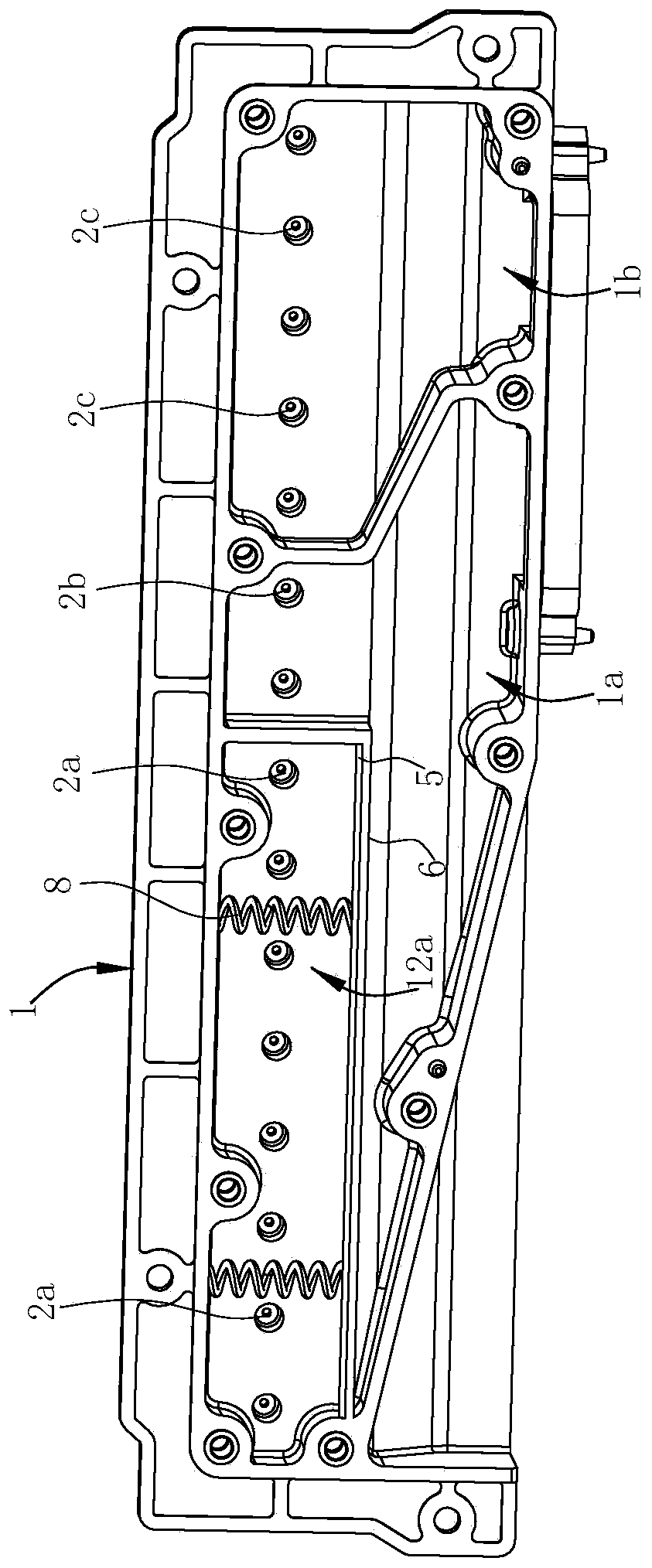 Fuel gas distribution device and combustion control method of water heater using same