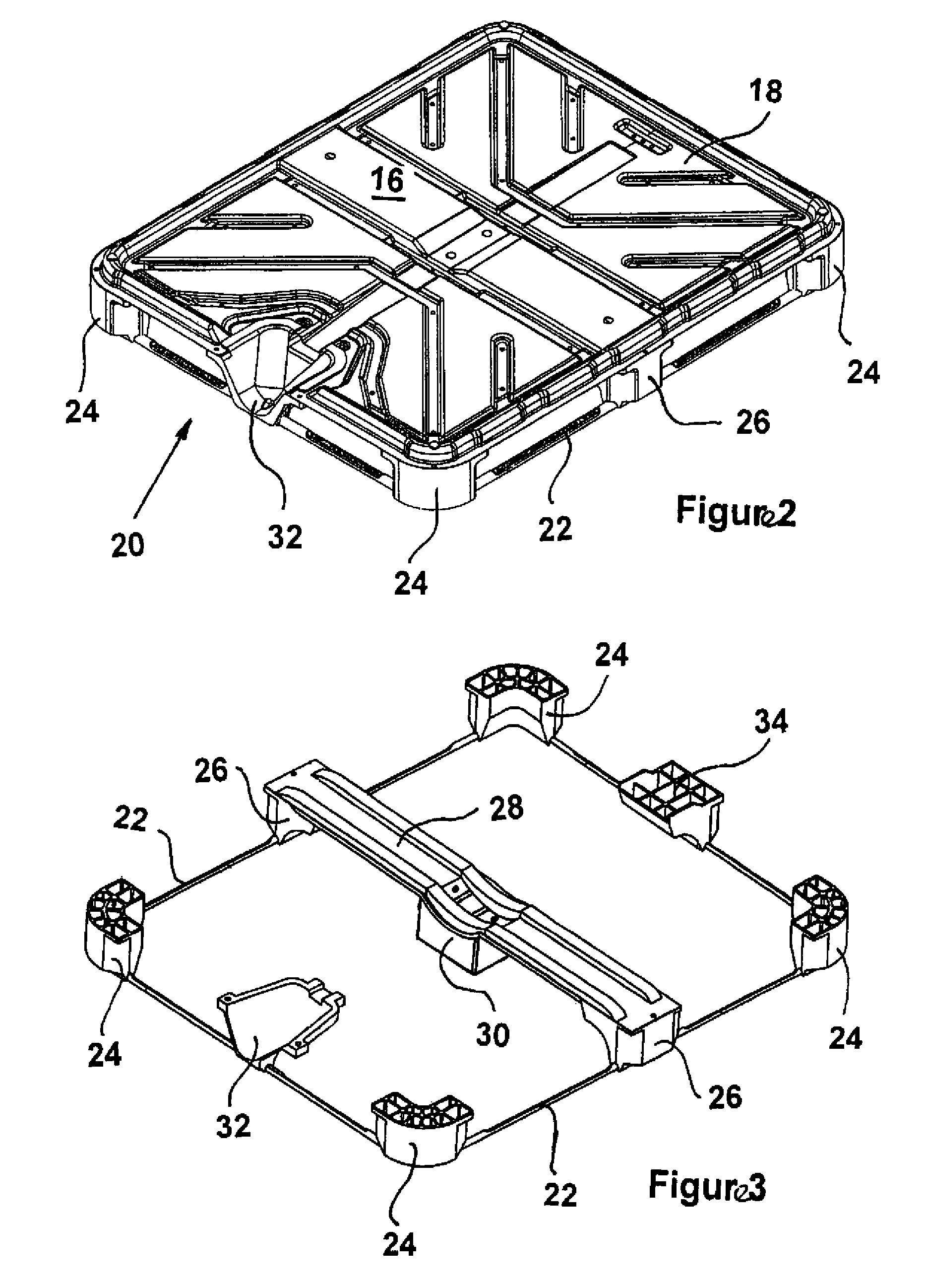 Pallet having spacers made of electrically conductive plastic material and spacers made of non-electrically conductive plastic material