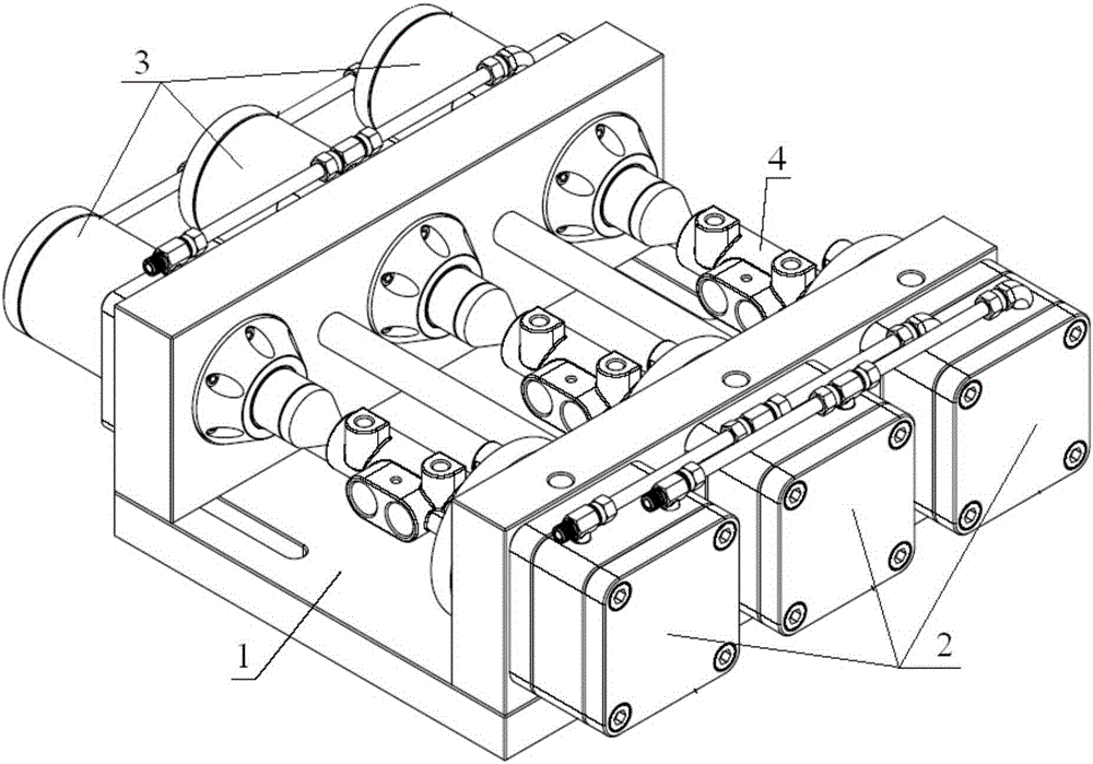 Automatic rotating clamp for multi-station main cylinder body