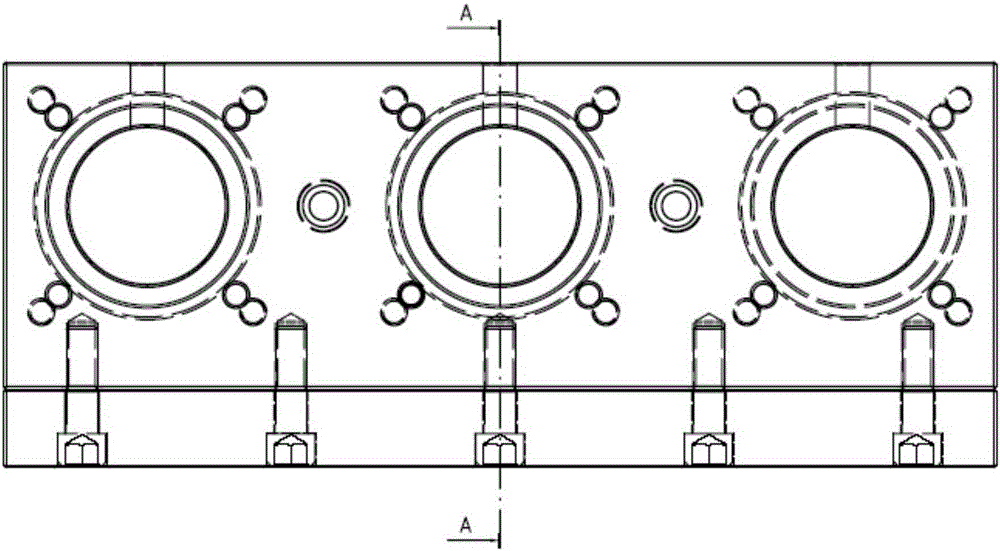 Automatic rotating clamp for multi-station main cylinder body