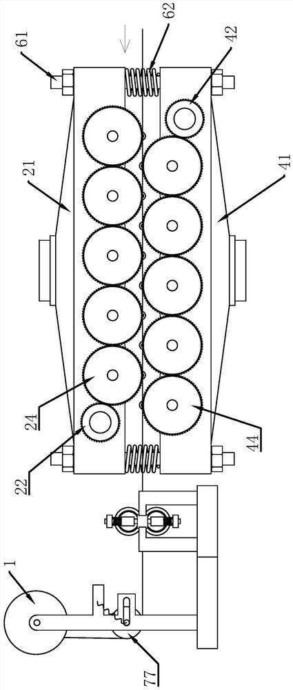 Textile fabric hairiness removing device with anti-wrinkling function