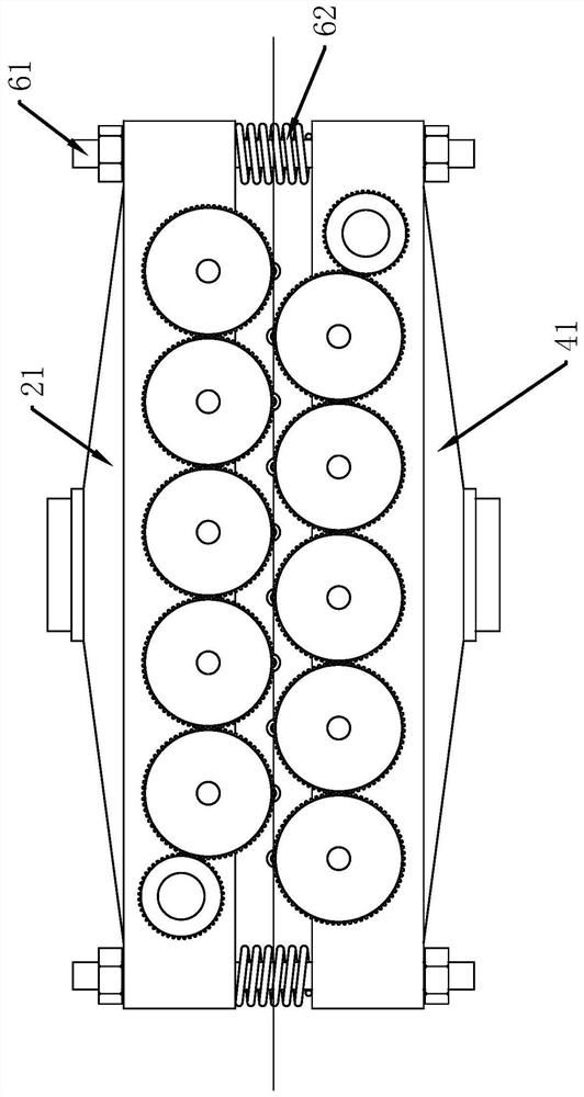 Textile fabric hairiness removing device with anti-wrinkling function