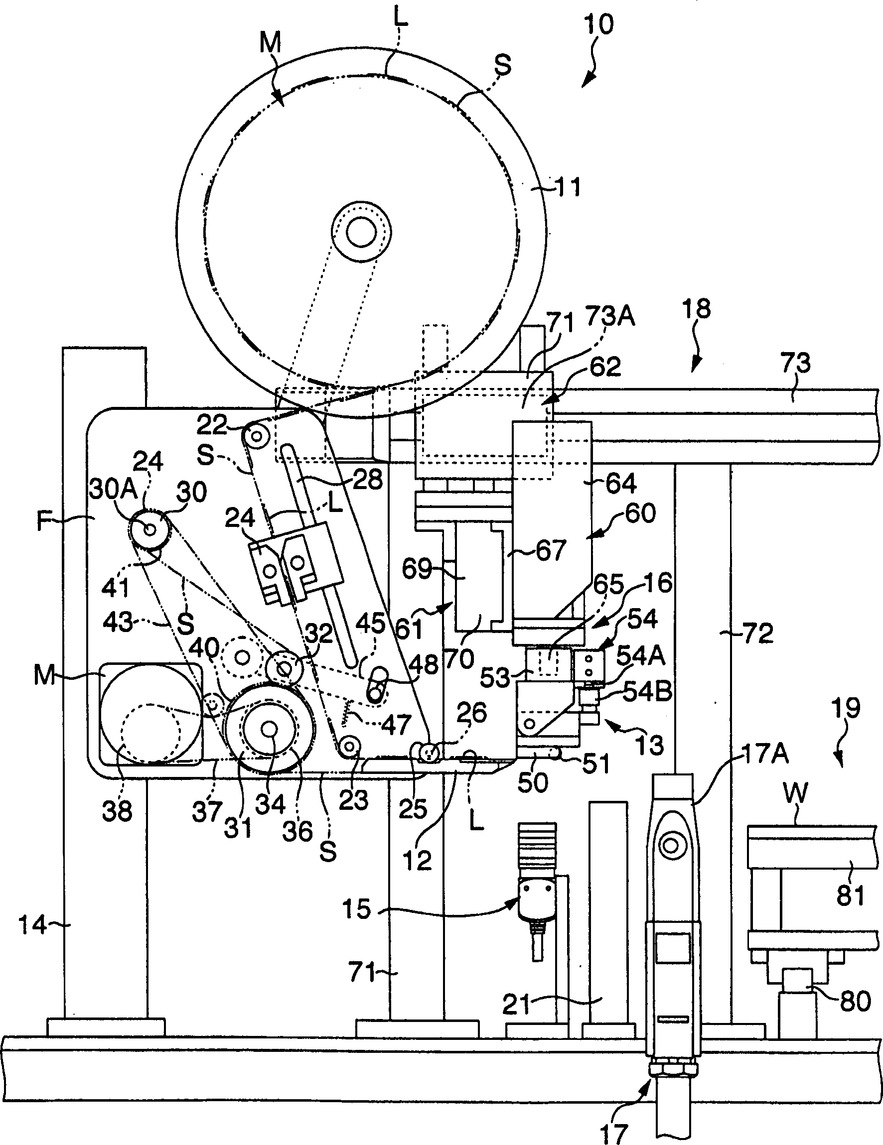 Label sticking device and label sticking method