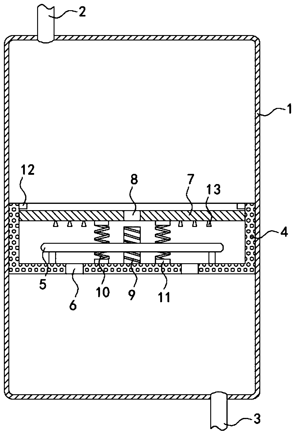 Continuous heating type voltage-stabilizing water heater