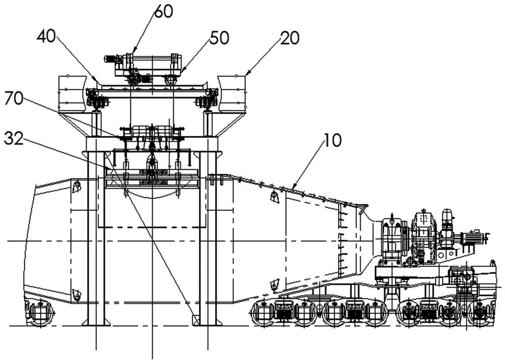 Tank cover conveying system of torpedo tank car