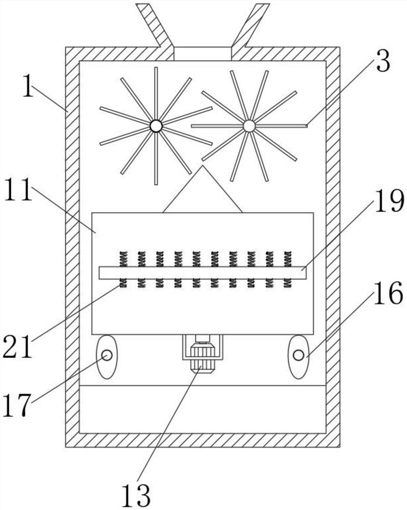 Rubber crushing device for rubber production and processing