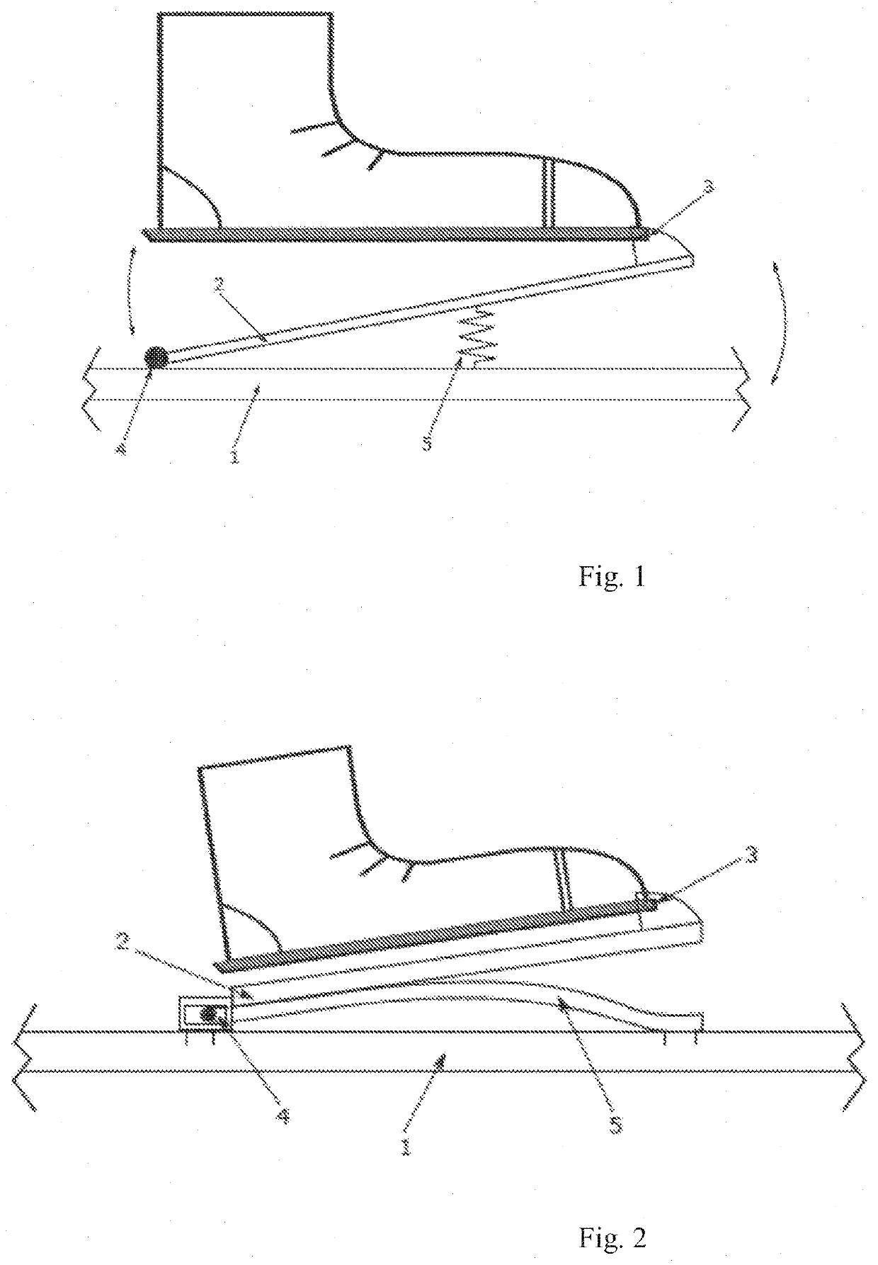 Binding allowing lifting of the front as well as the heel of the users foot