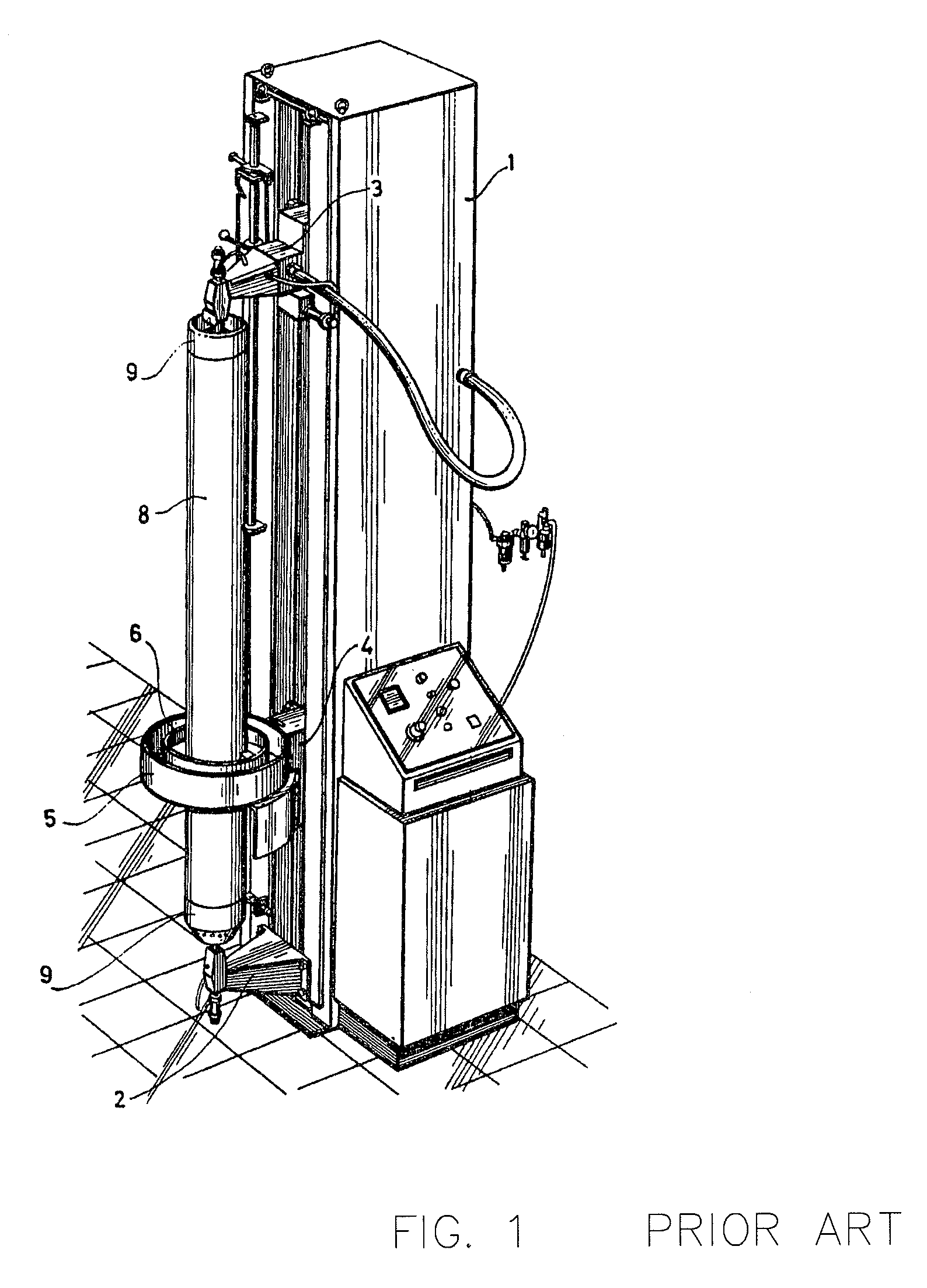 Device for coating a peripheral surface of a sleeve body