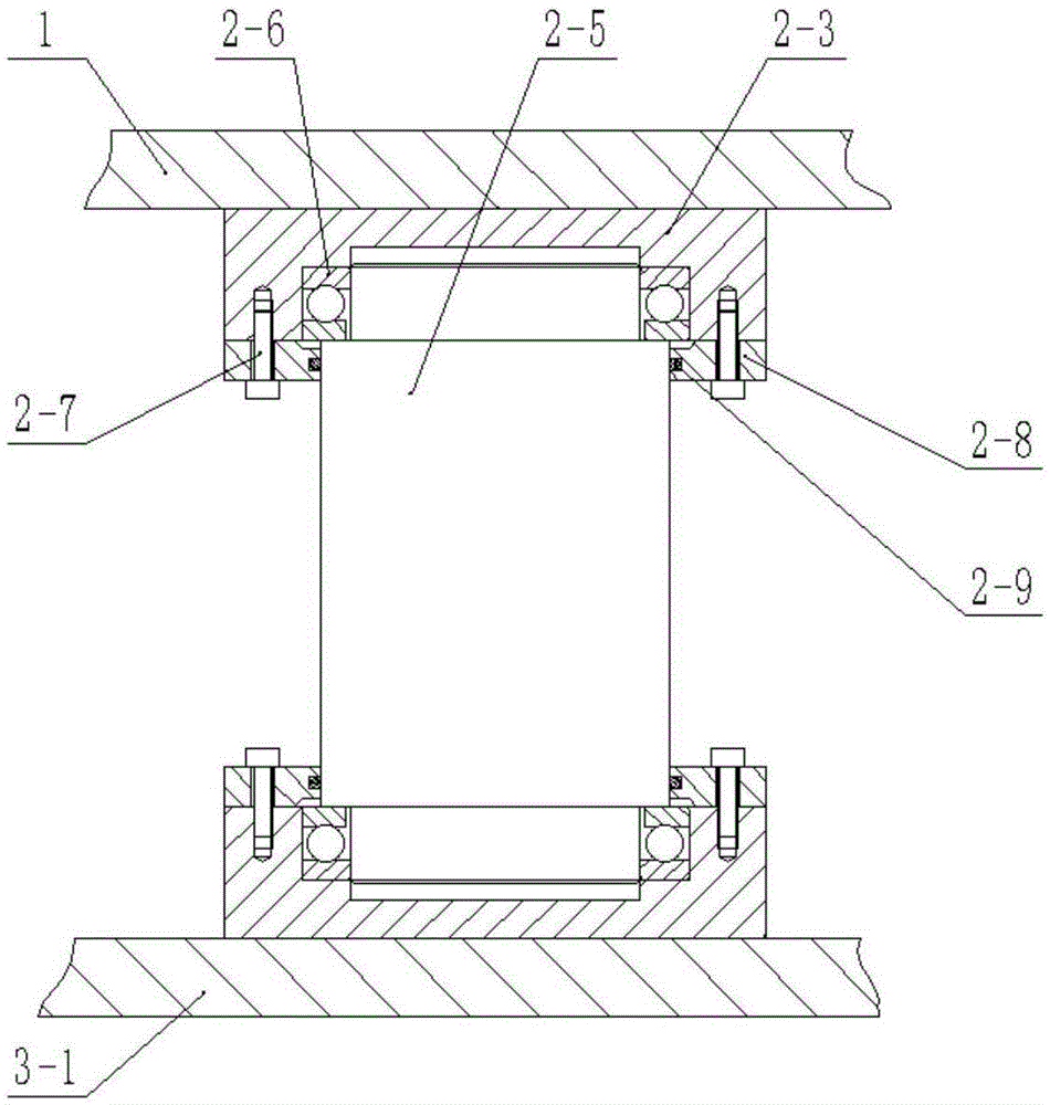 Automatic balancing device for discharging outlet material receiving plates of parallel-connection mining crusher