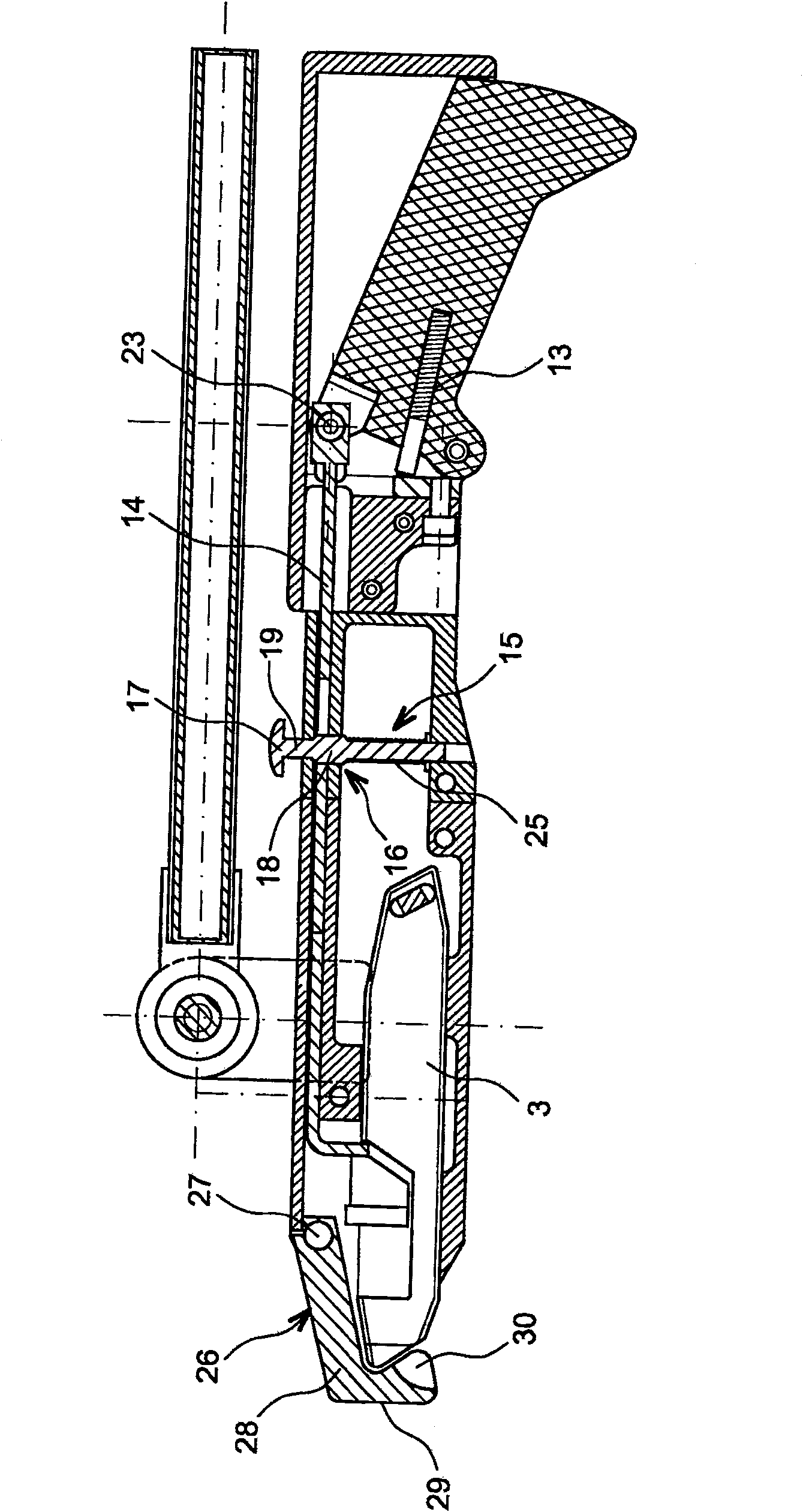 Knife with retractable blade, usable particularly in a hostile environment