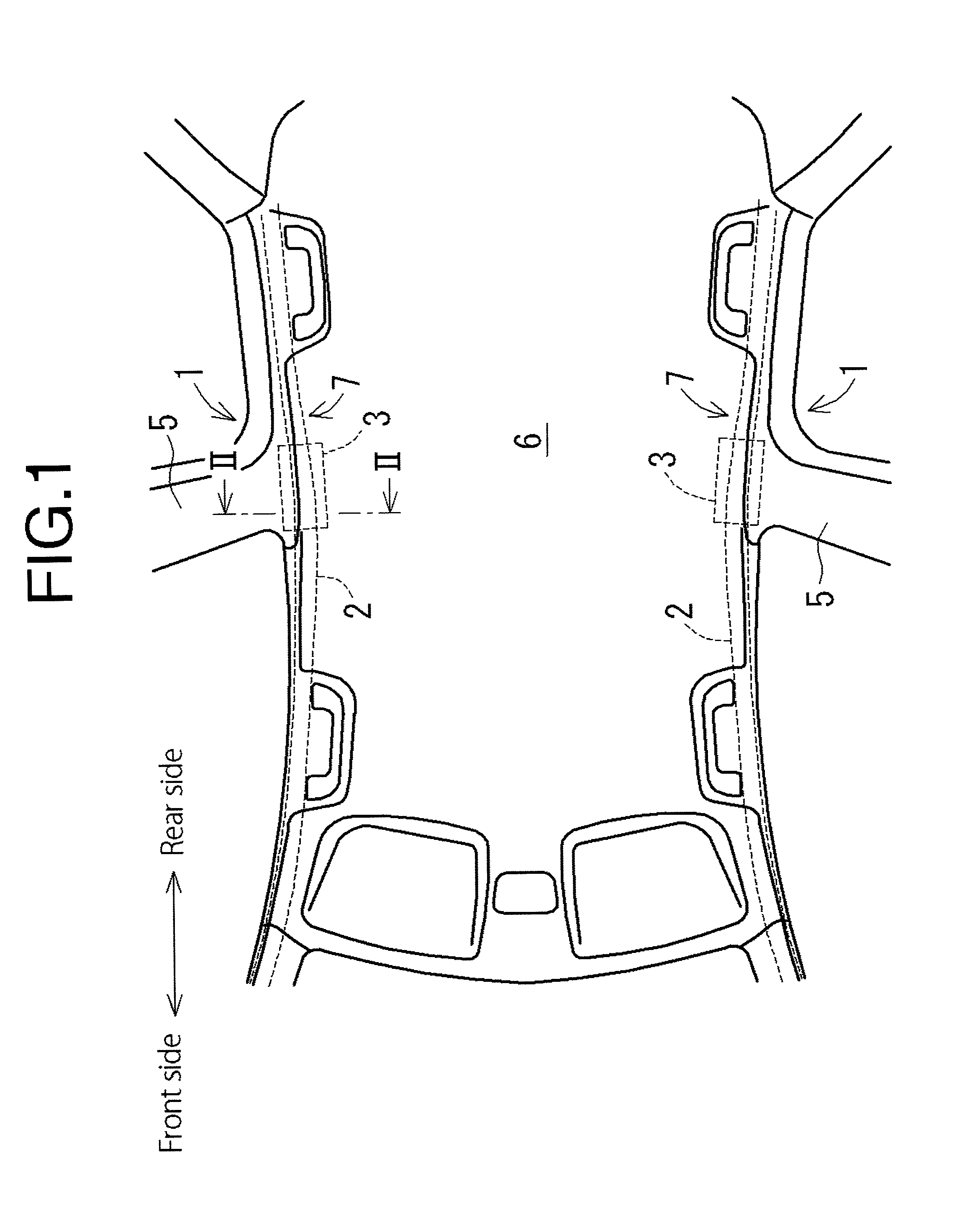 Head protection device and guiding bracket