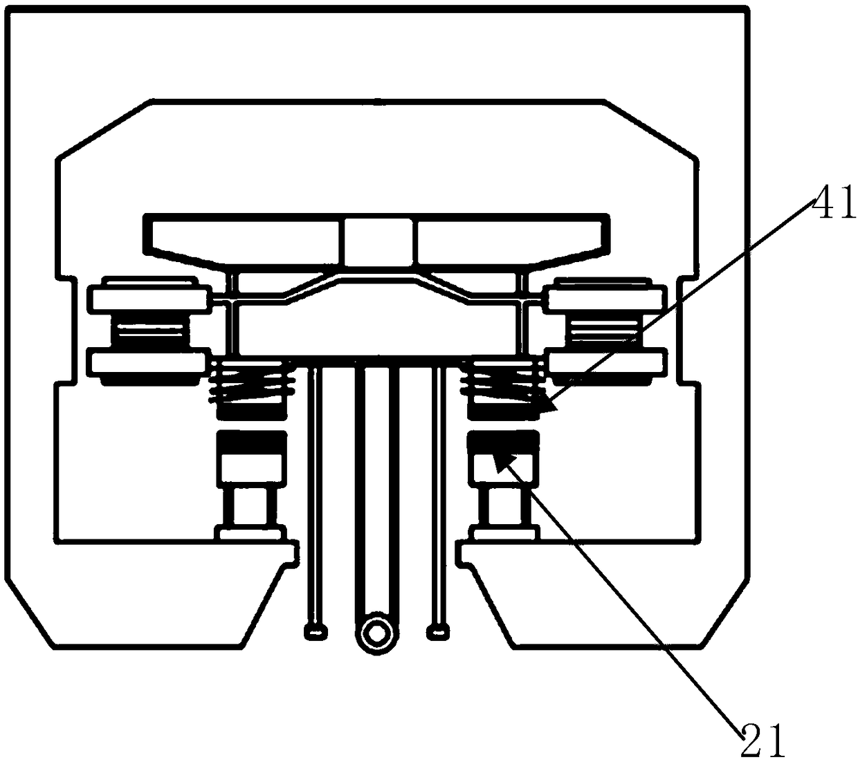 Method and device for correcting lateral deviation of permanent magnet magnet group in maglev traffic equipment