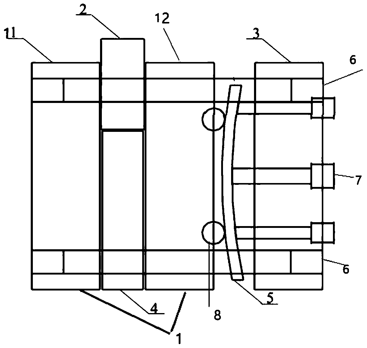 Die and method for regulating and controlling formability of magnesium alloy plate through gradient strain