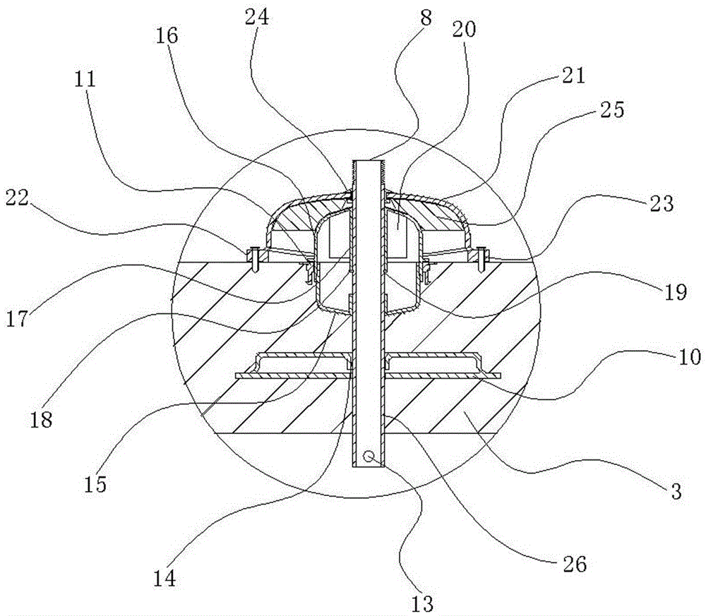 A solar thermal insulation water tank with double exhaust function for low temperature environment