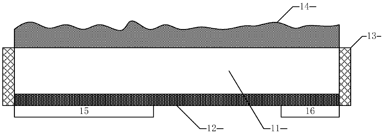 White-light LED chip with same spectrum in all directions and synchronous light attenuation and manufacturing method