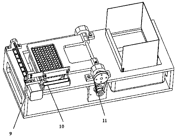 Microwell plate cleaning device for immunoassay experiment and use method