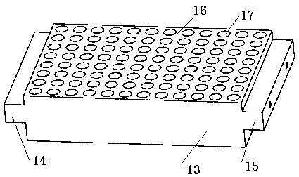 Microwell plate cleaning device for immunoassay experiment and use method