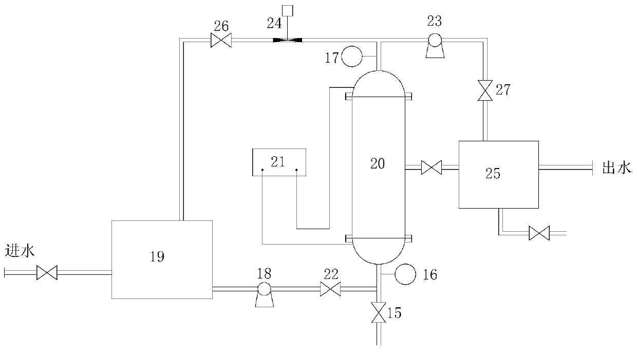 Device and method for strengthening filtering of internal-pressure membrane by using pulsed electric field