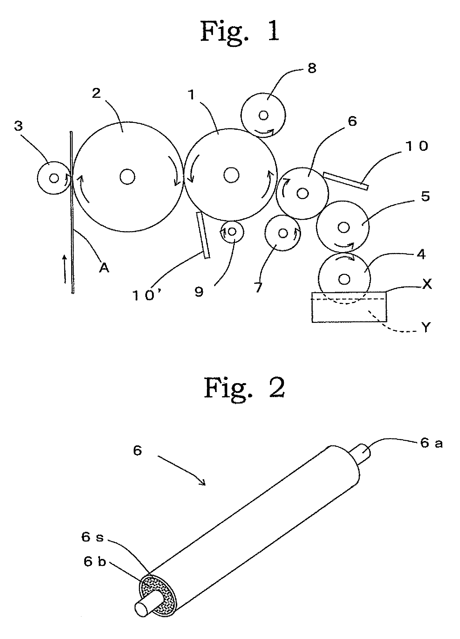 Liquid developing electrophotographic device roller and liquid developing electrophotographic device