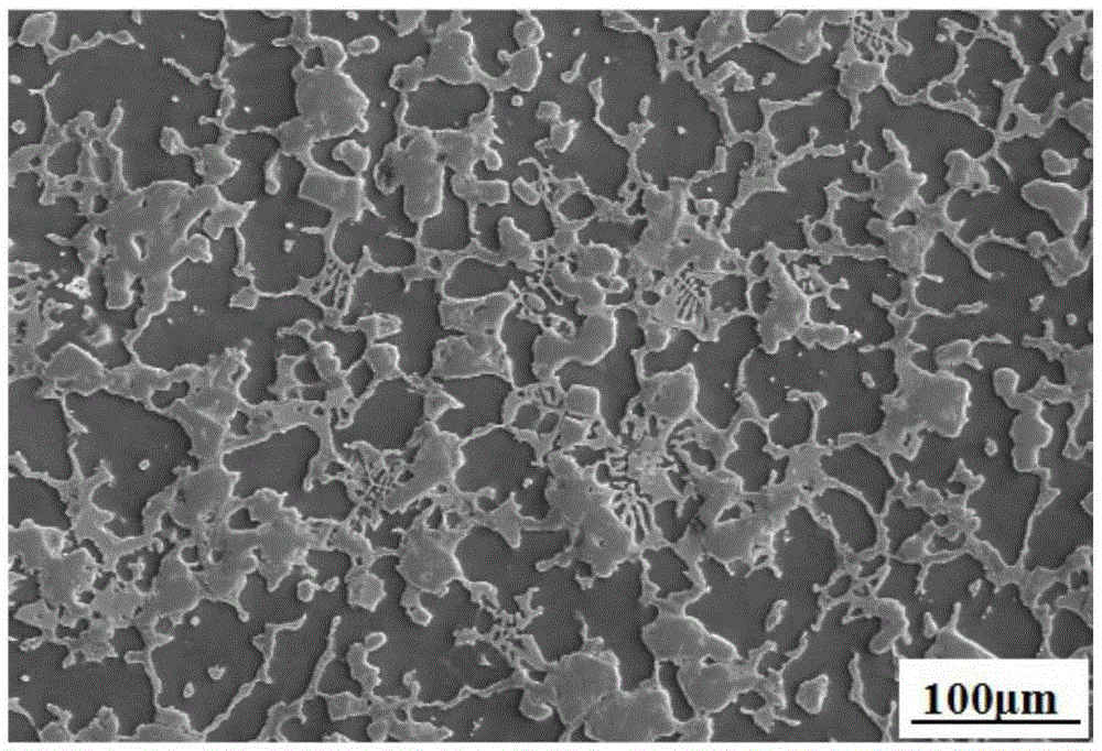 Heated and reinforced high-strength cast magnesium alloy and preparation method thereof