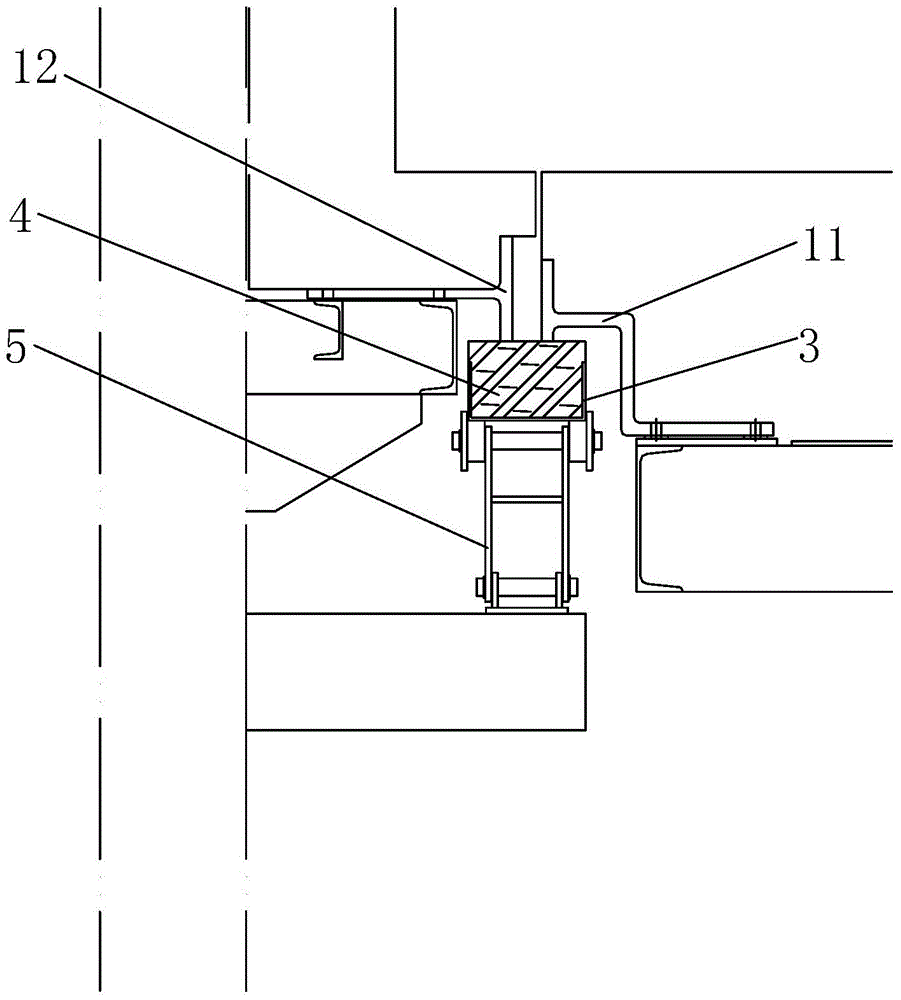 A side sealing device for a heat treatment furnace