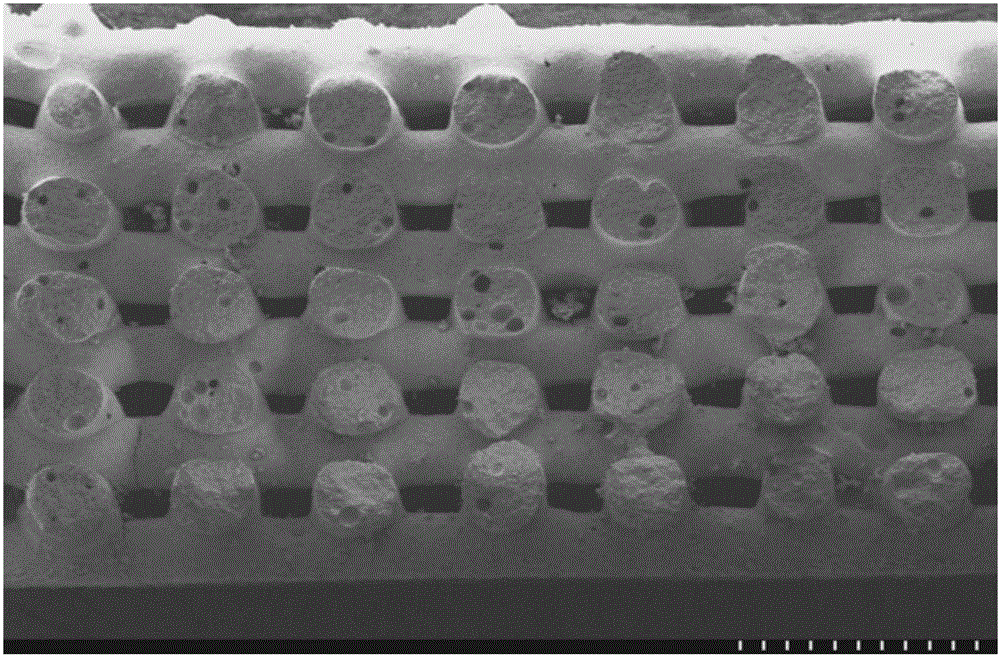 Bioactive porous ceramic tubular bar material as well as preparation method and application thereof