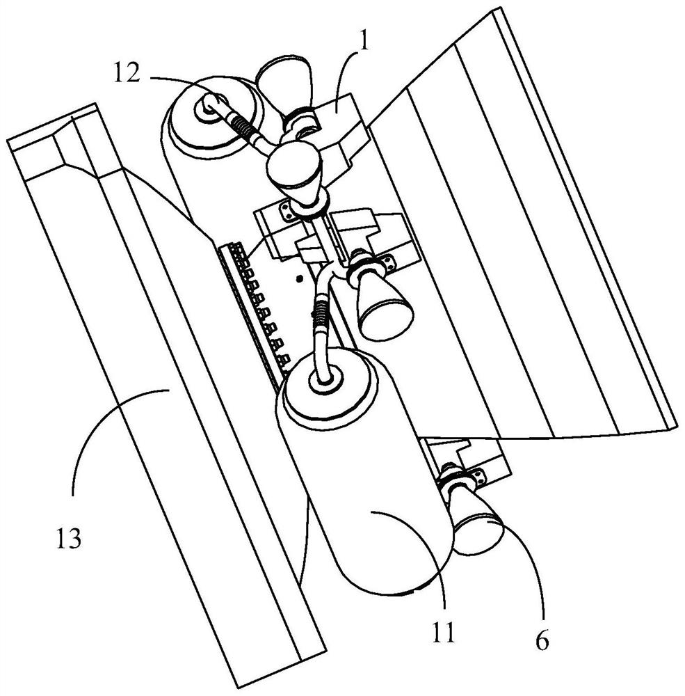 Solid vector thrust device with continuously adjustable thrust and stable pressure intensity