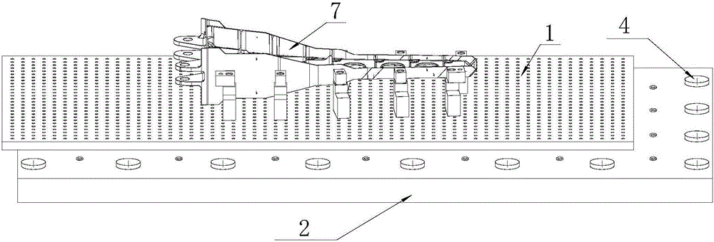 Rapid clamping method and device suitable for discrete multi-station production mode