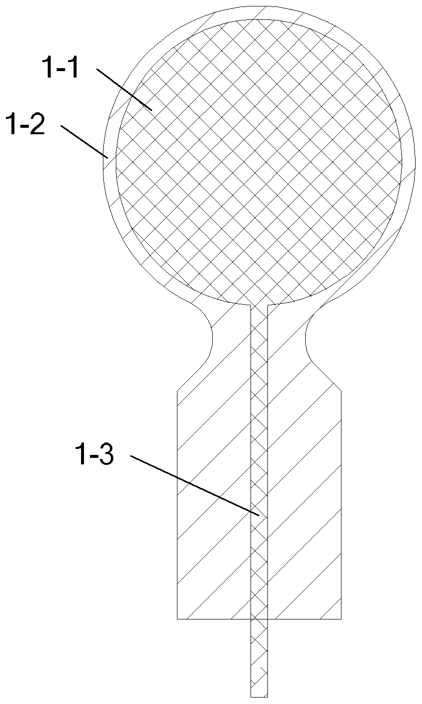 Spherical electrode and spherical capacitive hysteresis type liquid level switch containing the spherical electrode