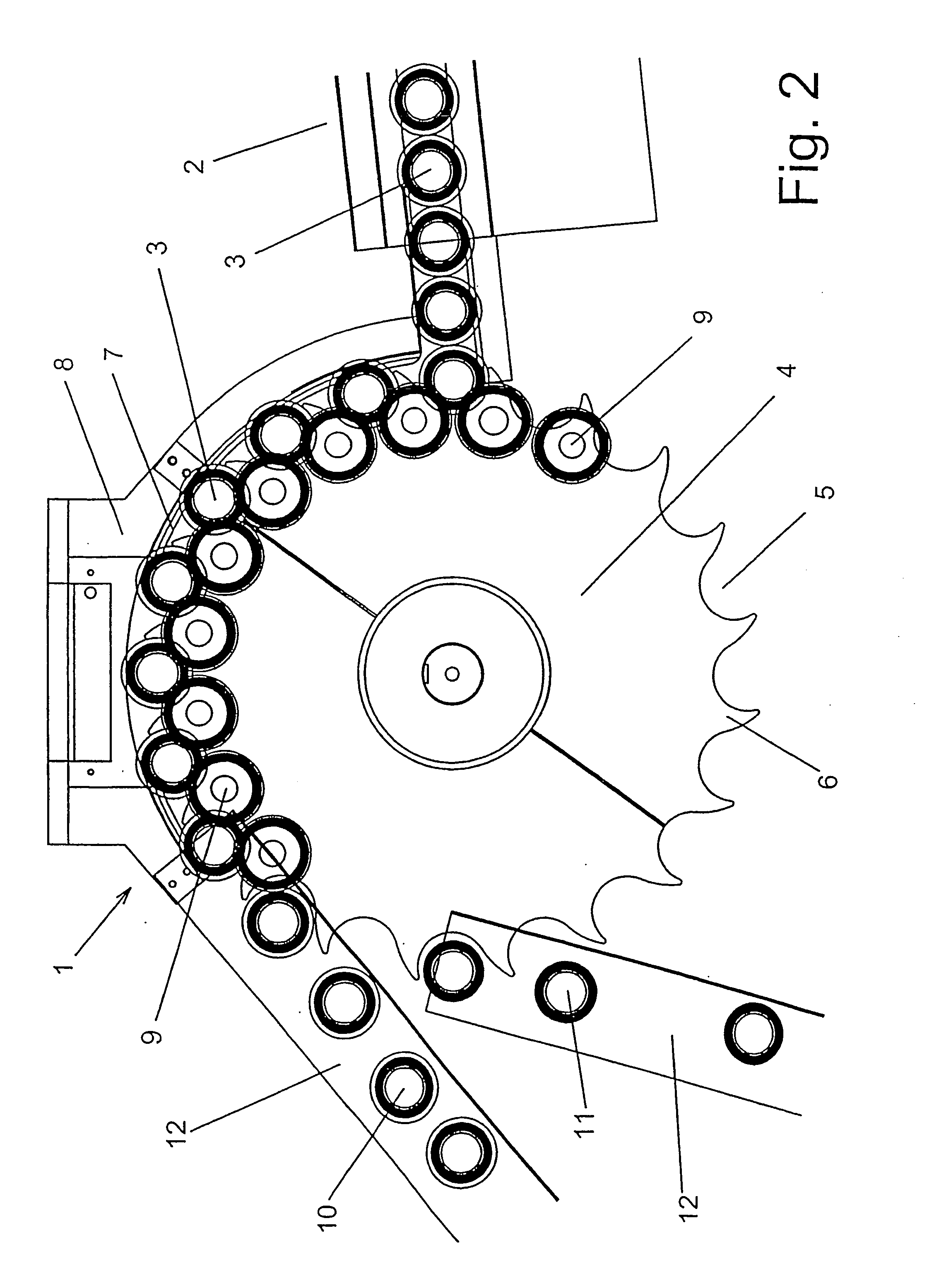 Horizontal cutter of double-bodied bottles attached to each other at the neck