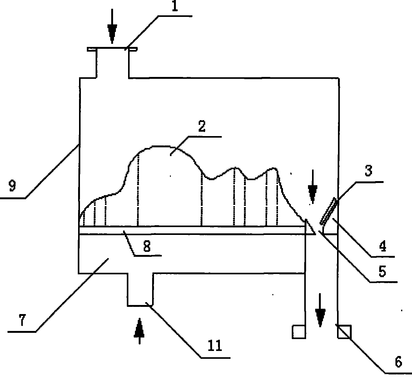 Linear feeding method for aluminum electrolysis flue gas purification system