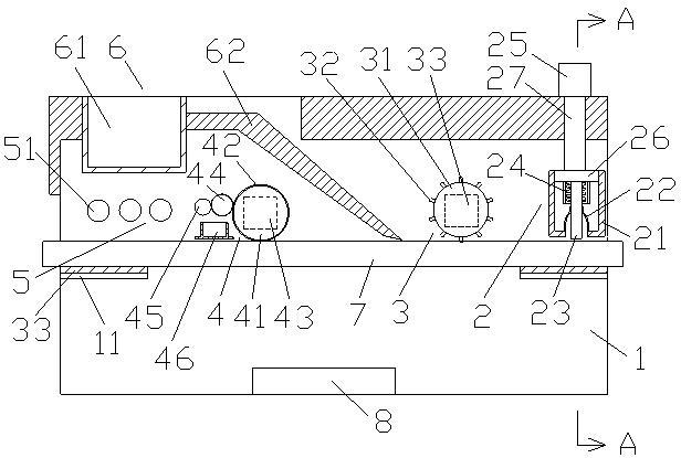 Automatic cleaning device used for escalator hand strap